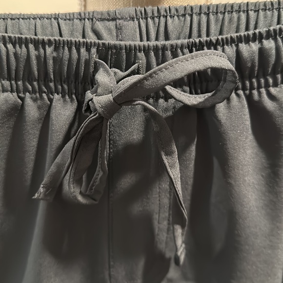 Woman’s Pewter scrub bottoms - Picture 3 of 6